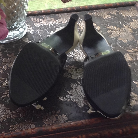 Cream & Black Patten Heels - Picture 4 of 4